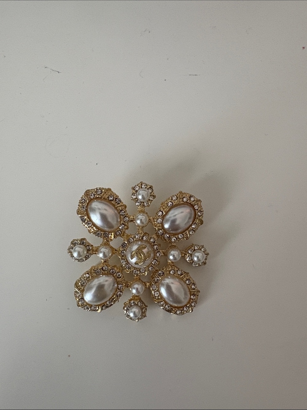 Gold-Tone Pearl & Crystal brooch pendant CC